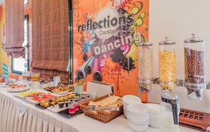 Free daily buffet breakfast  - Oscar Hotel (Zakynthos)