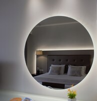 Habitación superior con 1 cama doble o 2 individuales | Caja fuerte, tabla de planchar con plancha, Internet por cable gratuito