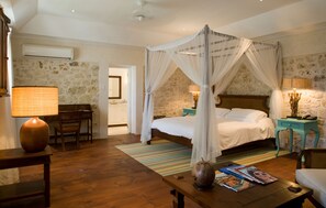1 bedroom, Egyptian cotton sheets, premium bedding, down duvets