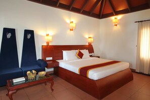 Pemandangan Danau (Lake View Room) | Selimut bulu angsa, busa memori, minibar, dan brankas