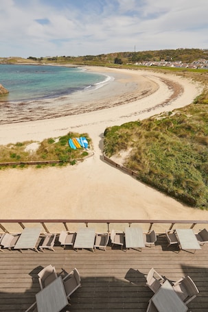 Exterior. Braye Beach Hotel