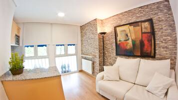 Een kluis op de kamer, individueel gedecoreerd, een laptopwerkplek