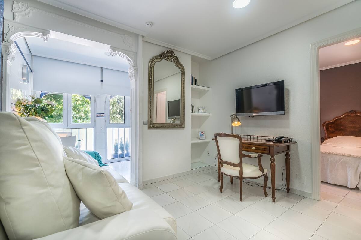 Apartment, 1 Bedroom (3 people) | Living room | 32-inch flat-screen TV with digital channels, TV