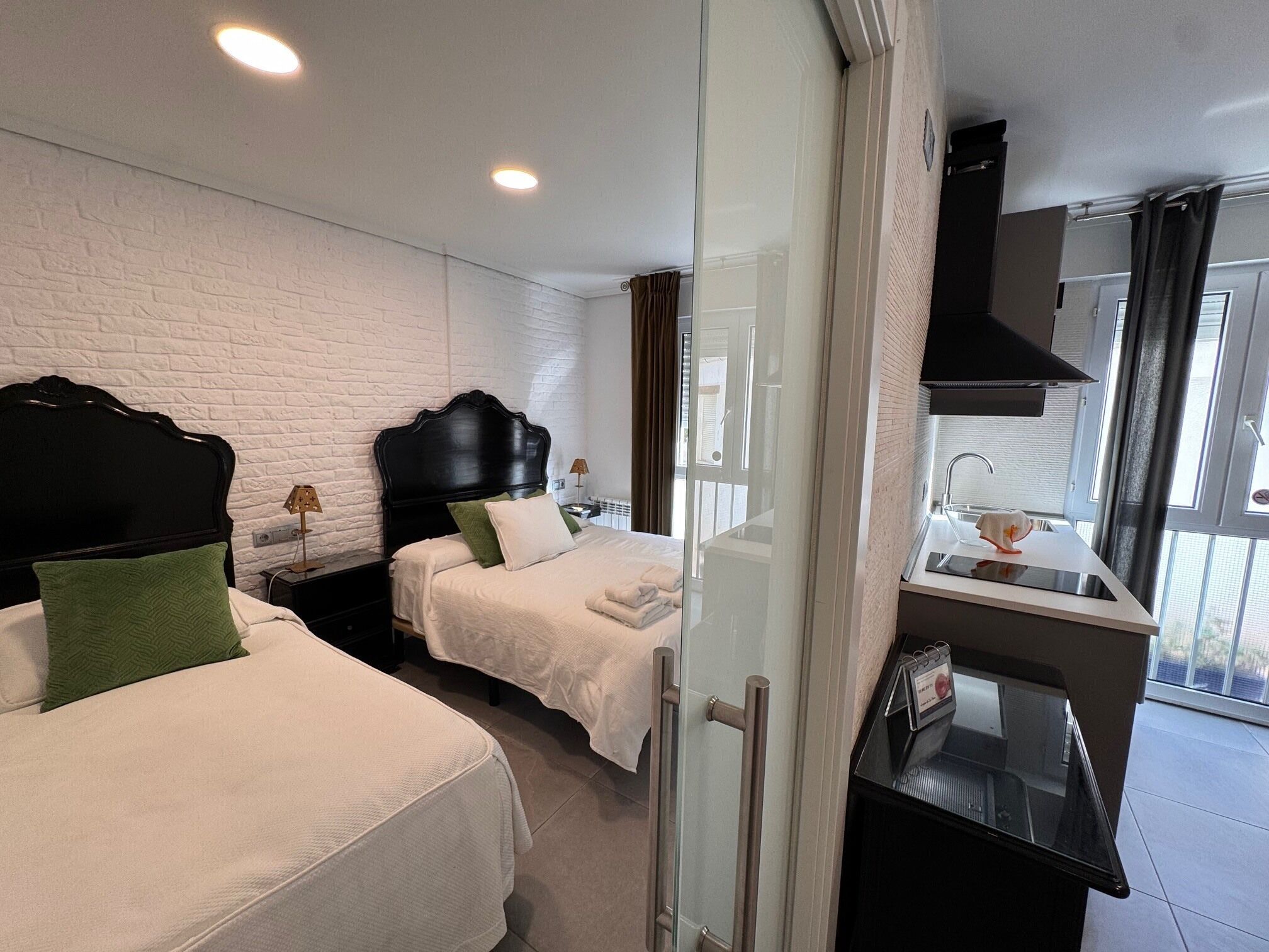 Apartament superior, 1 dormitori (4 people) | Caixa forta a l'habitació i decoració individual 