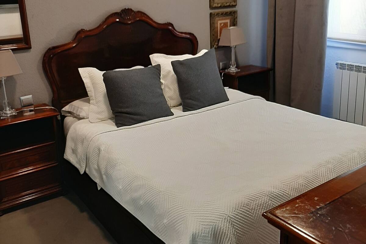 Economy appartement, 1 slaapkamer (2 people) | Een kluis op de kamer, individueel gedecoreerd, een laptopwerkplek