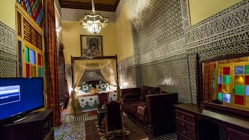 Suite, salle de bains attenante (Zineb)