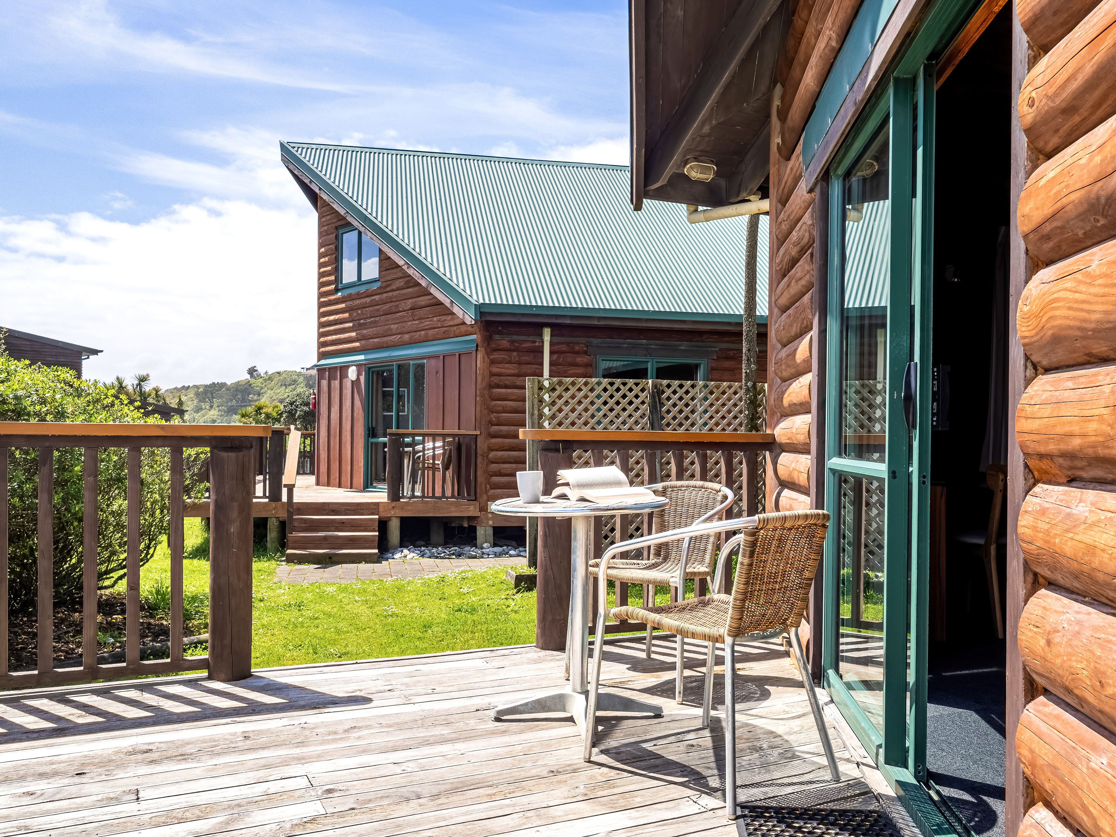 King Beachfront Chalet | Terrace/patio