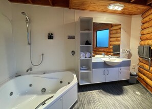 Bathroom - Shining Star Beachfront Accommodation (Hokitika)