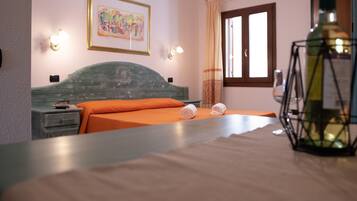 Basic Studio, Kitchenette | Living area | Flat-screen TV