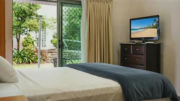 Accessible King Room | In-room safe, iron/ironing board, cots/infant beds, rollaway beds