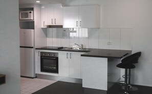 套房, 2 间卧室 | 私人厨房 | 迷你冰箱、茶具/咖啡用具、电热水壶