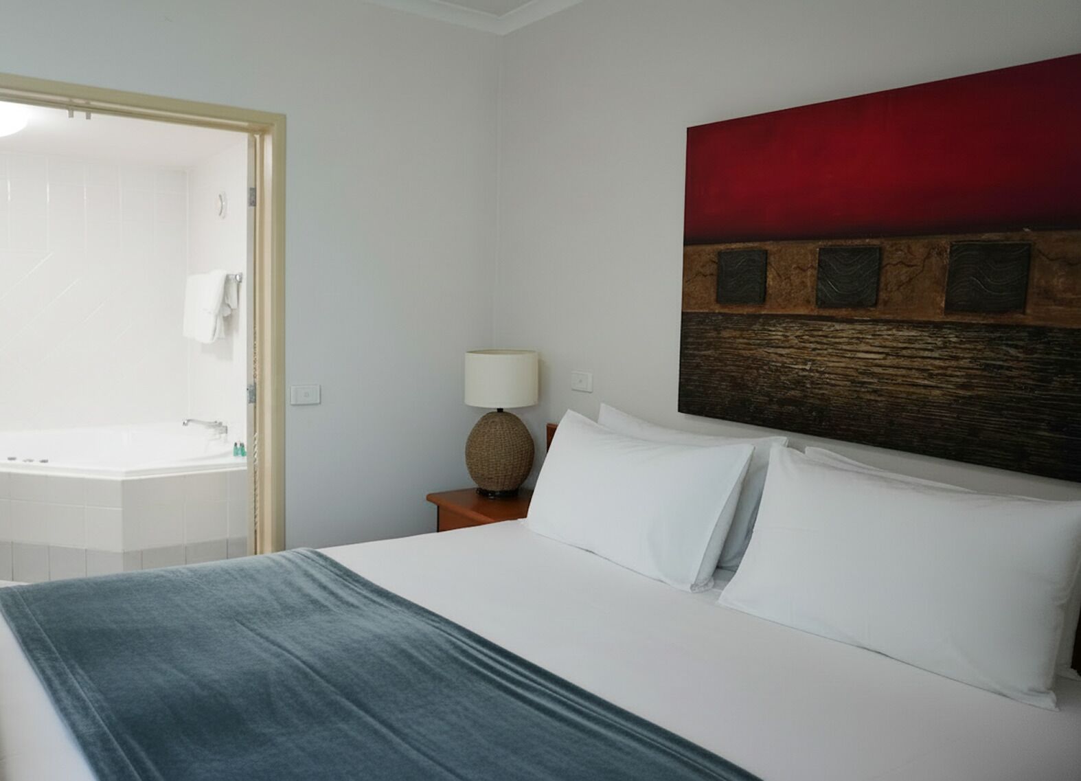 开间, 按摩浴缸 | 客房内保险箱、熨斗/熨衣板、免费 WiFi、床单