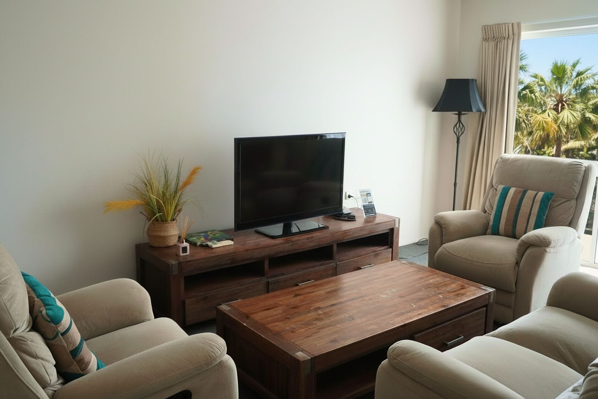 Suite, 1 Bedroom (with Spa) | Ruang tamu | 32 inci televisyen dengan digital 