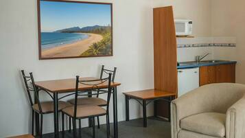 2 Bedroom Studio | Private kitchenette | Mini-fridge, coffee/tea maker, electric kettle
