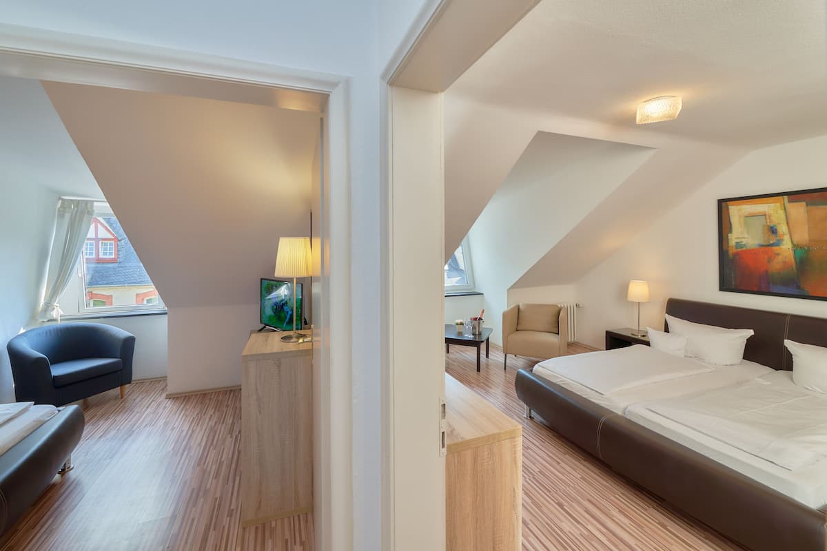 family room | minibar, in-room safe, desk, free cots/infant beds