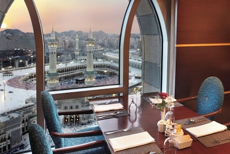 2 restaurants; breakfast, lunch and dinner served . Al Marwa Rayhaan by Rotana