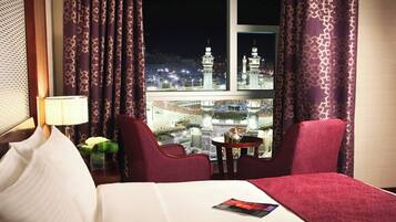 Minibar, coffres-forts dans les chambres, bureau