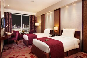 Minibar, két bảo mật tại phòng, bàn