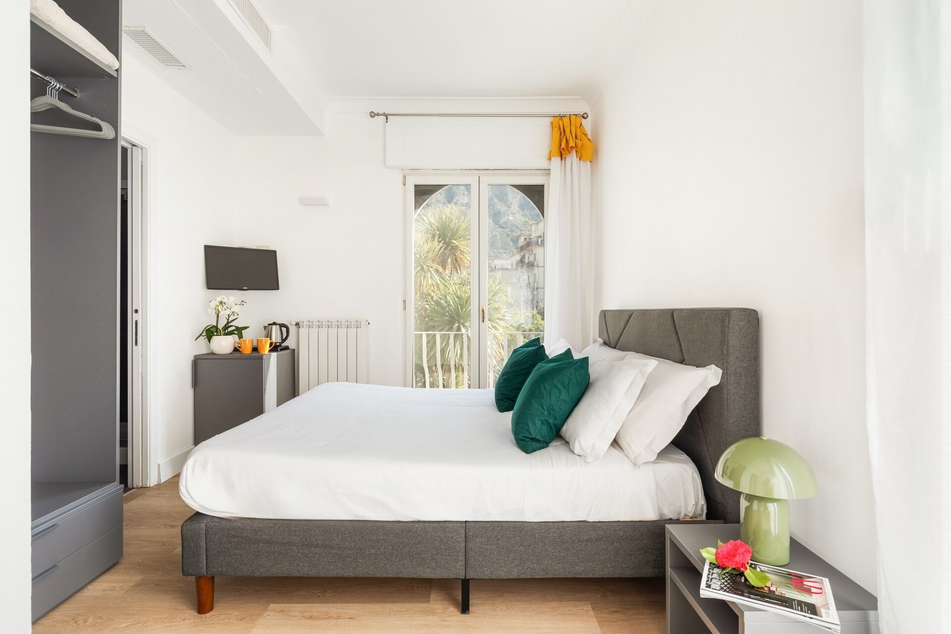 Cubrecamas, wifi gratis y ropa de cama 