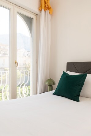 Double Room, Pool View - YourHome - Villa Sorrento (Meta)