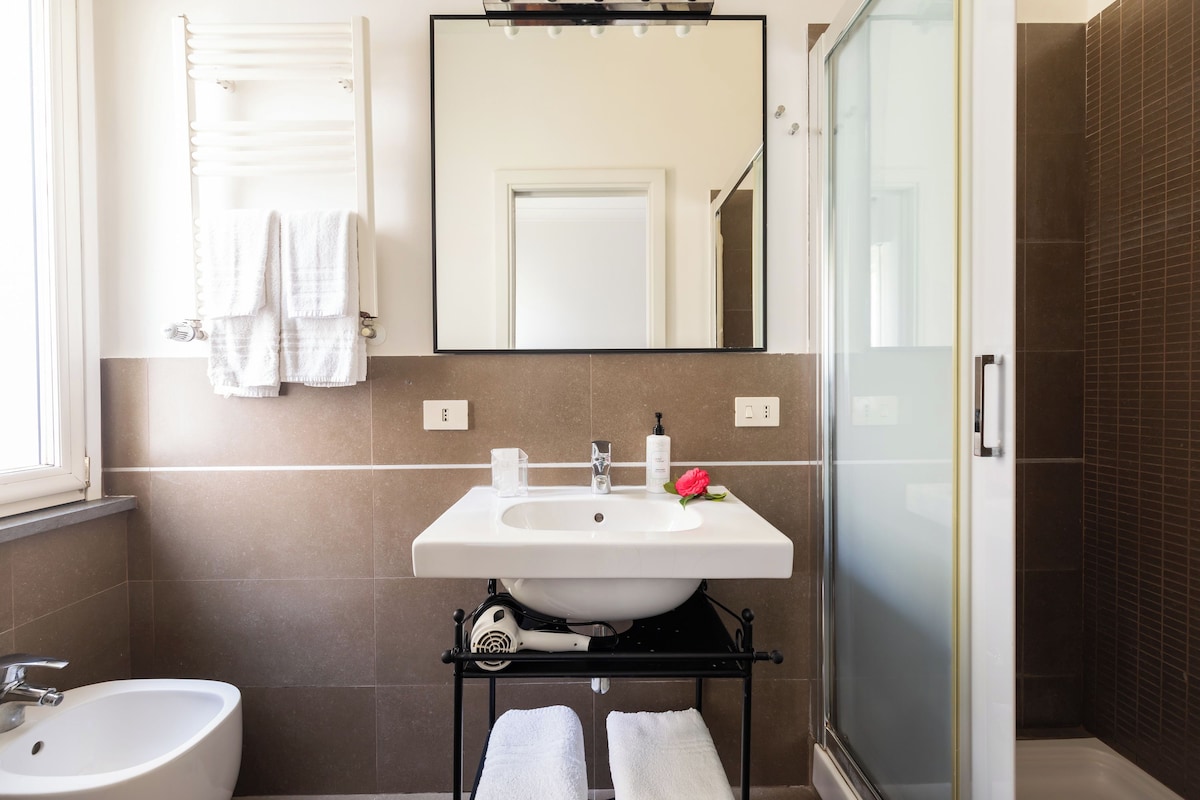 Bathroom | Shower, rainfall showerhead, free toiletries, hair dryer