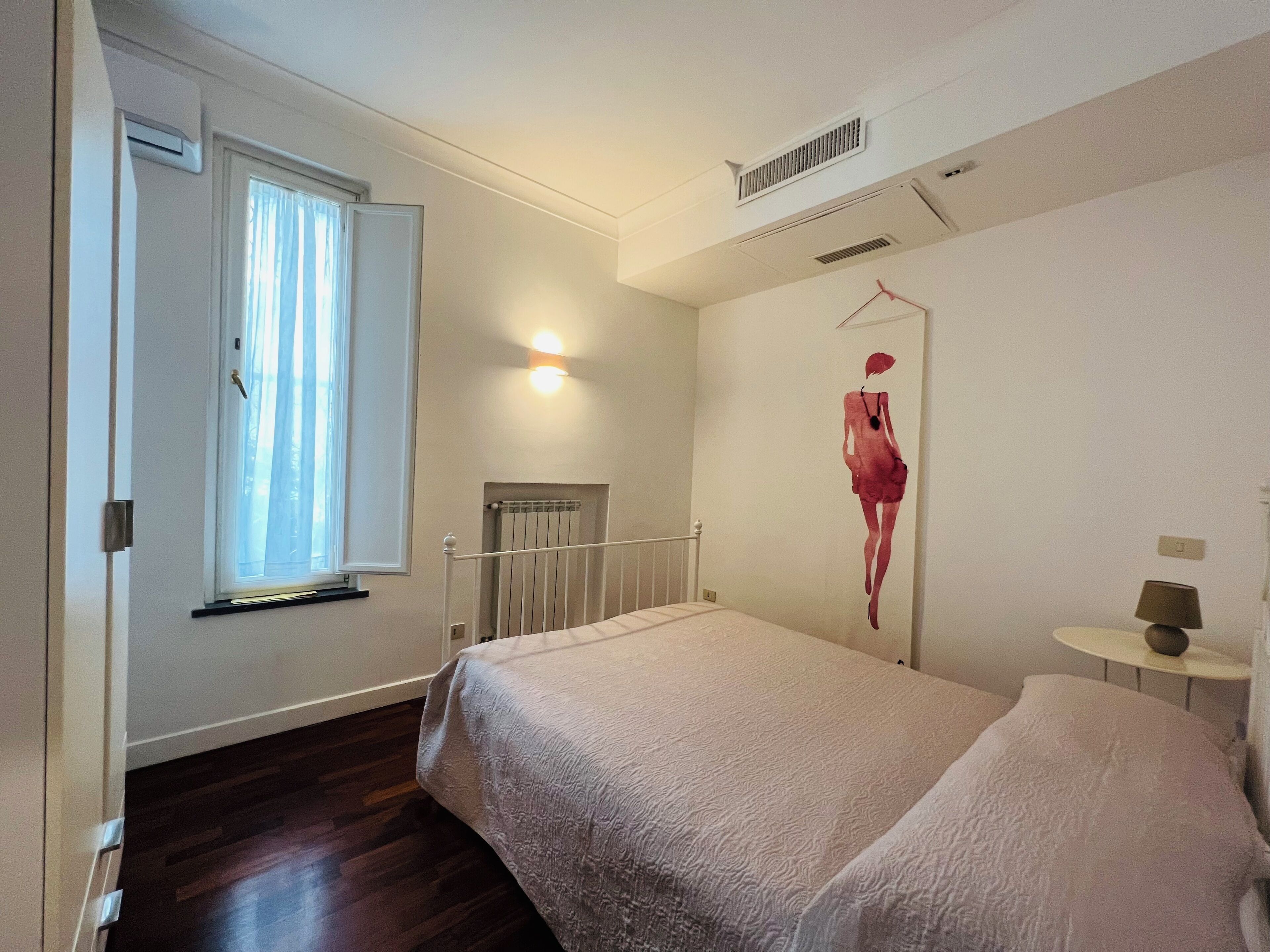 Down comforters, WiFi (free), bed sheets