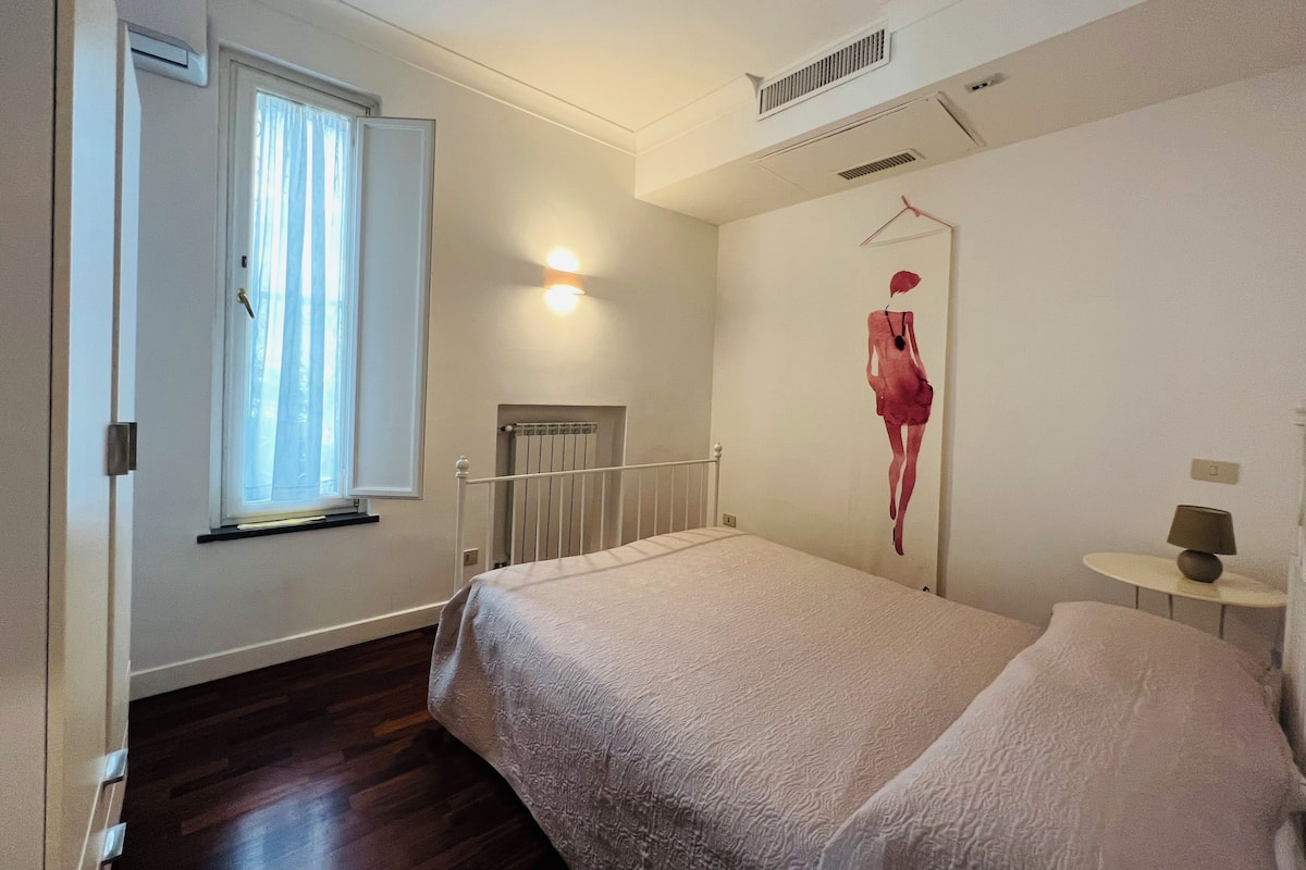 Down comforters, WiFi (free), bed sheets