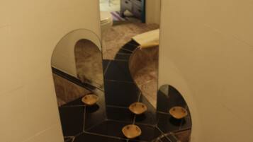 Superior Room, 2 Twin Beds, Private Bathroom, Ground Floor | Bathroom | Shower, rainfall showerhead, free toiletries, hair dryer