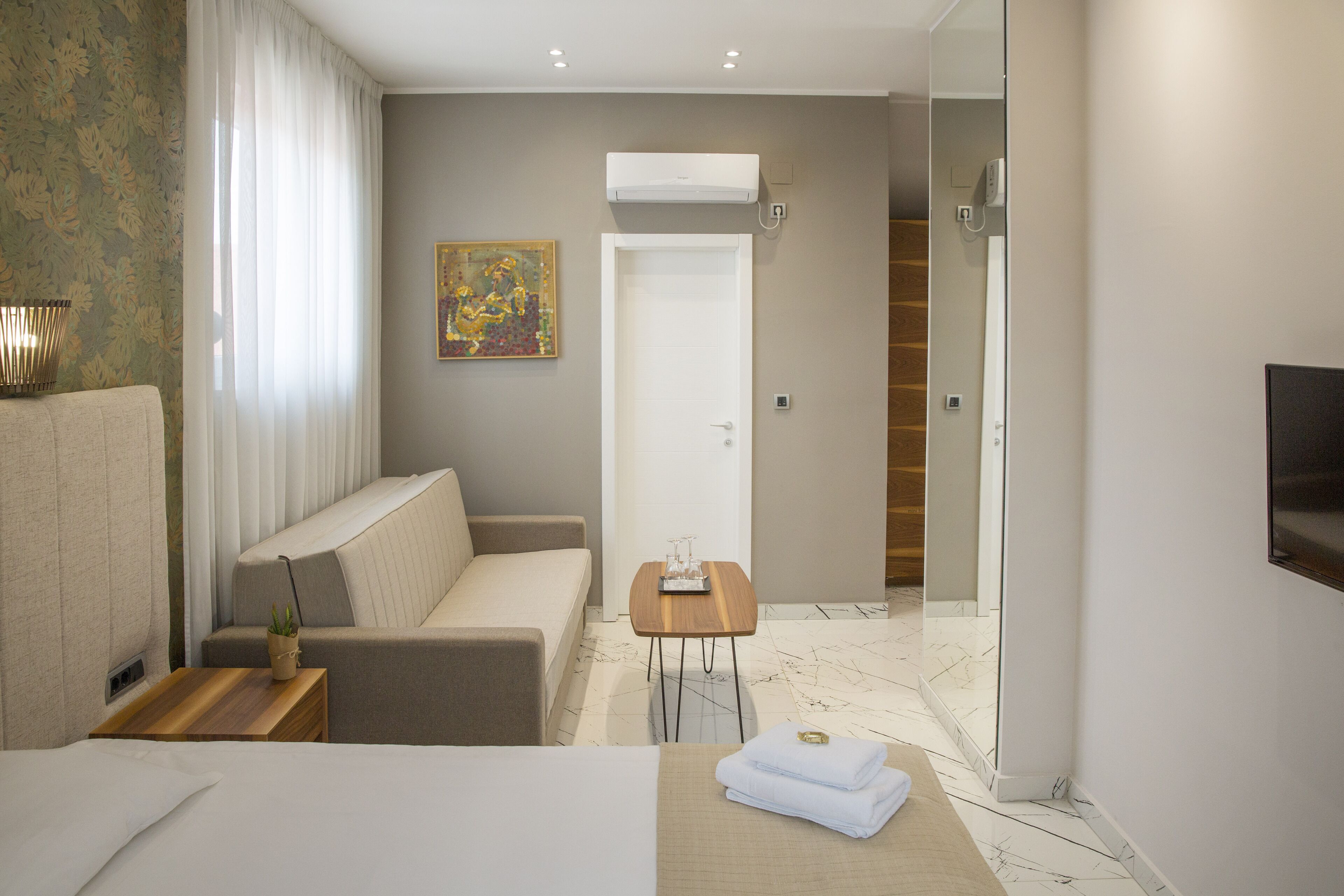 standard double or twin room | down duvets, minibar, desk, laptop workspace