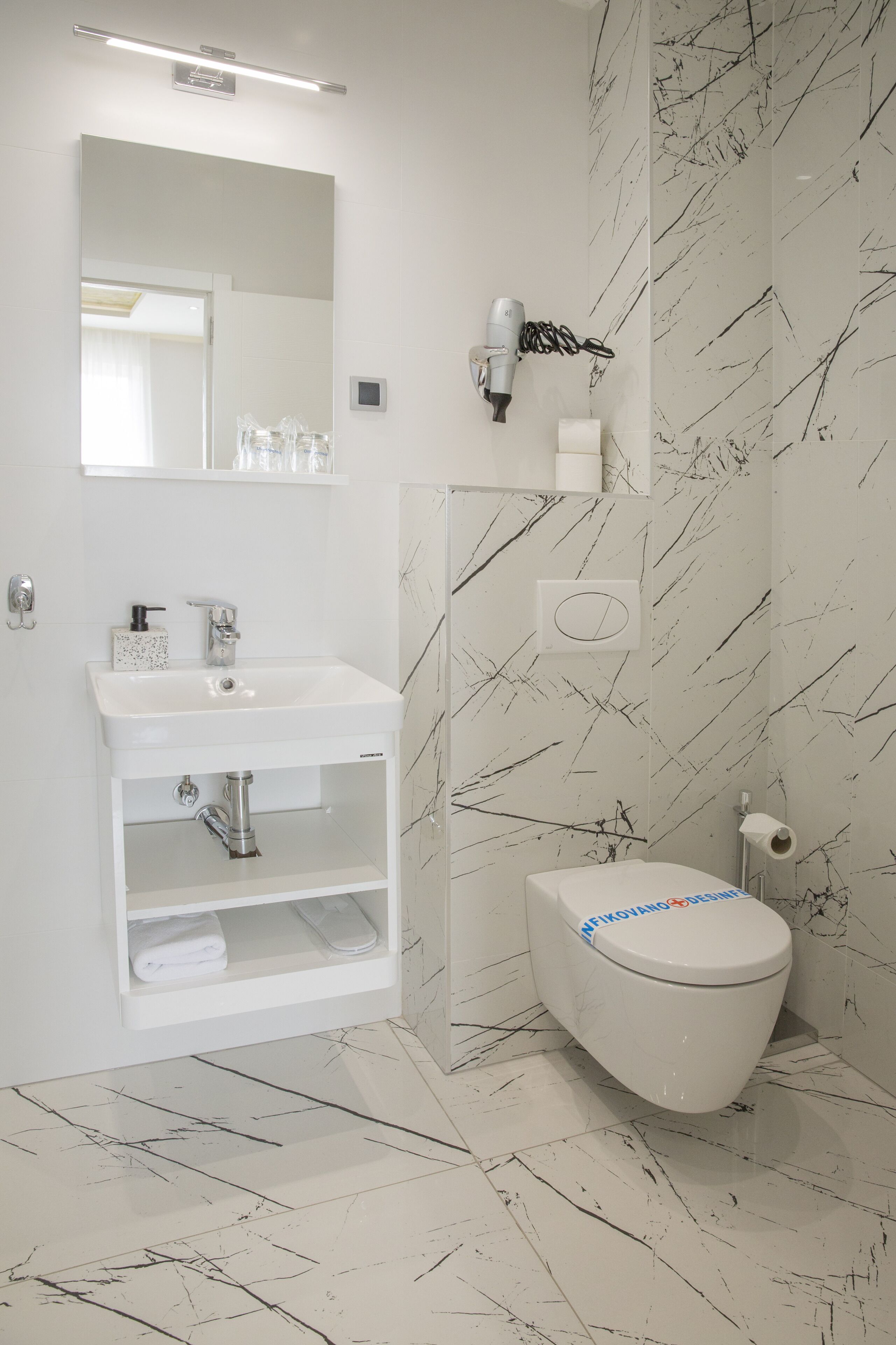 elegance double room single occupancy | bathroom sink