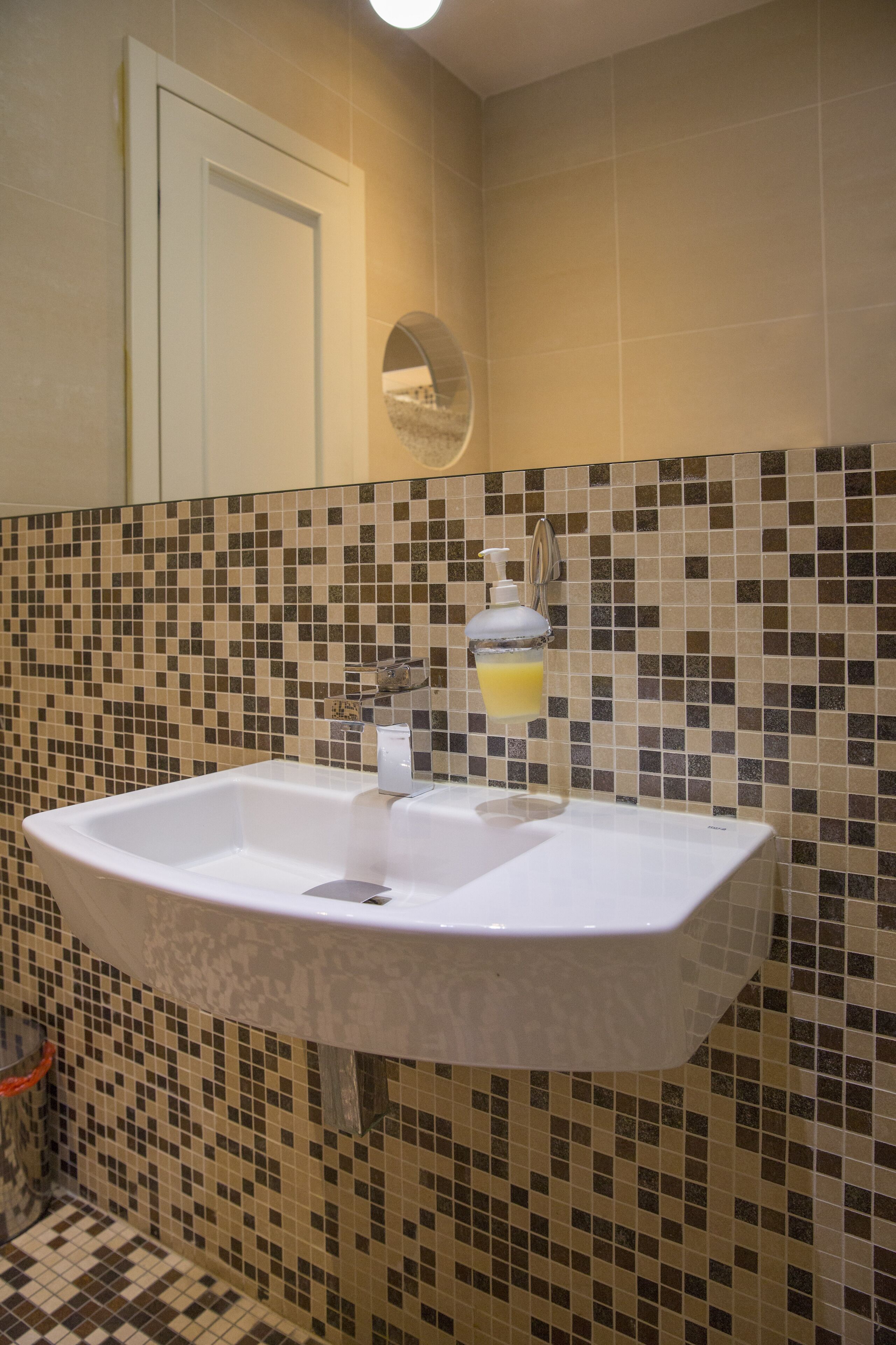 deluxe double room, jetted tub | bathroom | hair dryer, towels