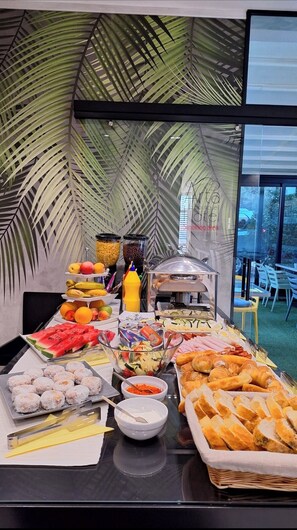 Free daily buffet breakfast
