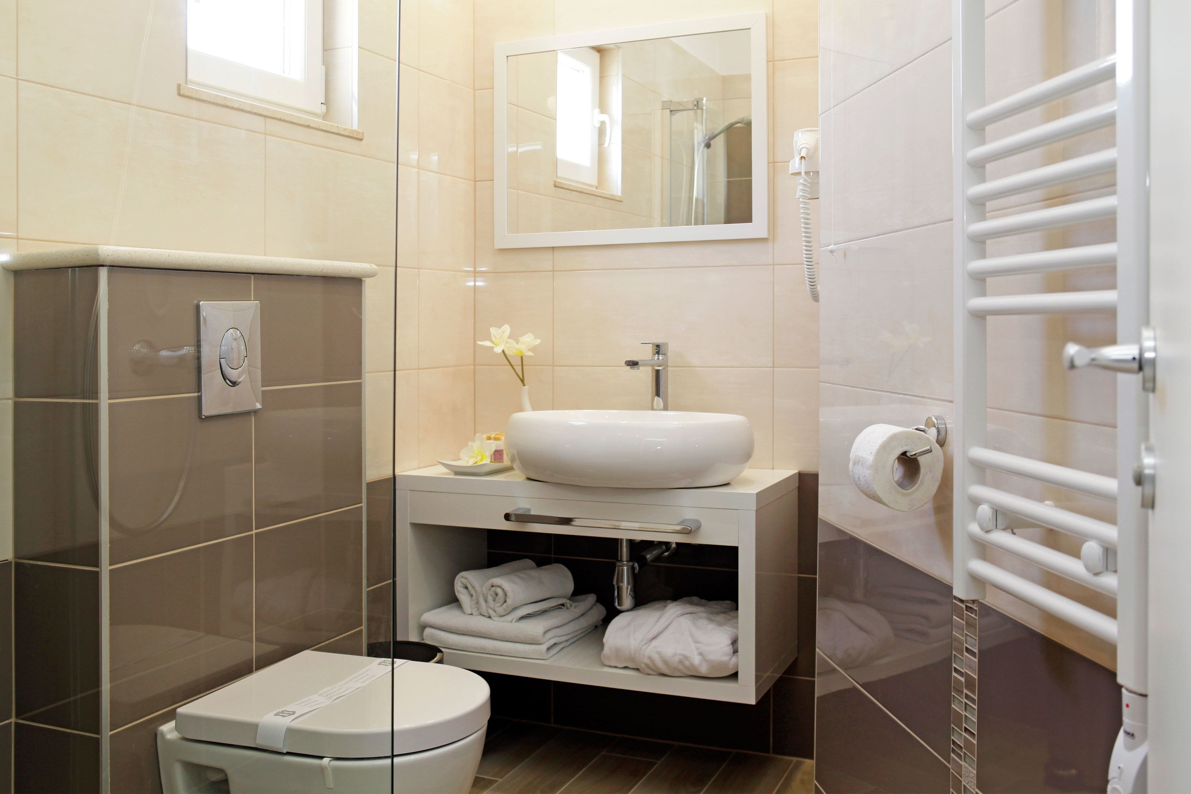 superior double room, balcony, partial sea view | bathroom | shower, free toiletries, hair dryer, towels