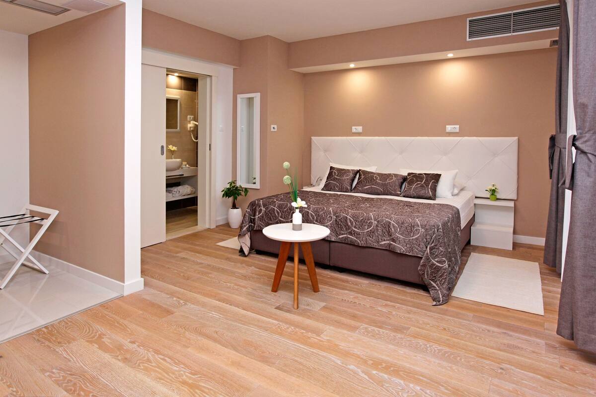 deluxe double room, balcony, sea view | premium bedding, memory-foam beds, minibar, in-room safe