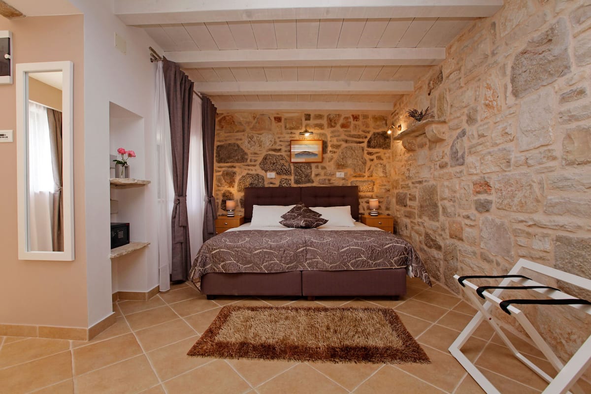 Habitación estándar con 1 cama doble o 2 individuales (Annex) | Ropa de cama de alta calidad, colchones viscoelásticos, minibar