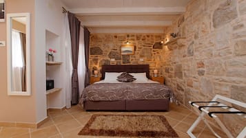 Literie de qualité supérieure, matelas mémoire de forme, minibar