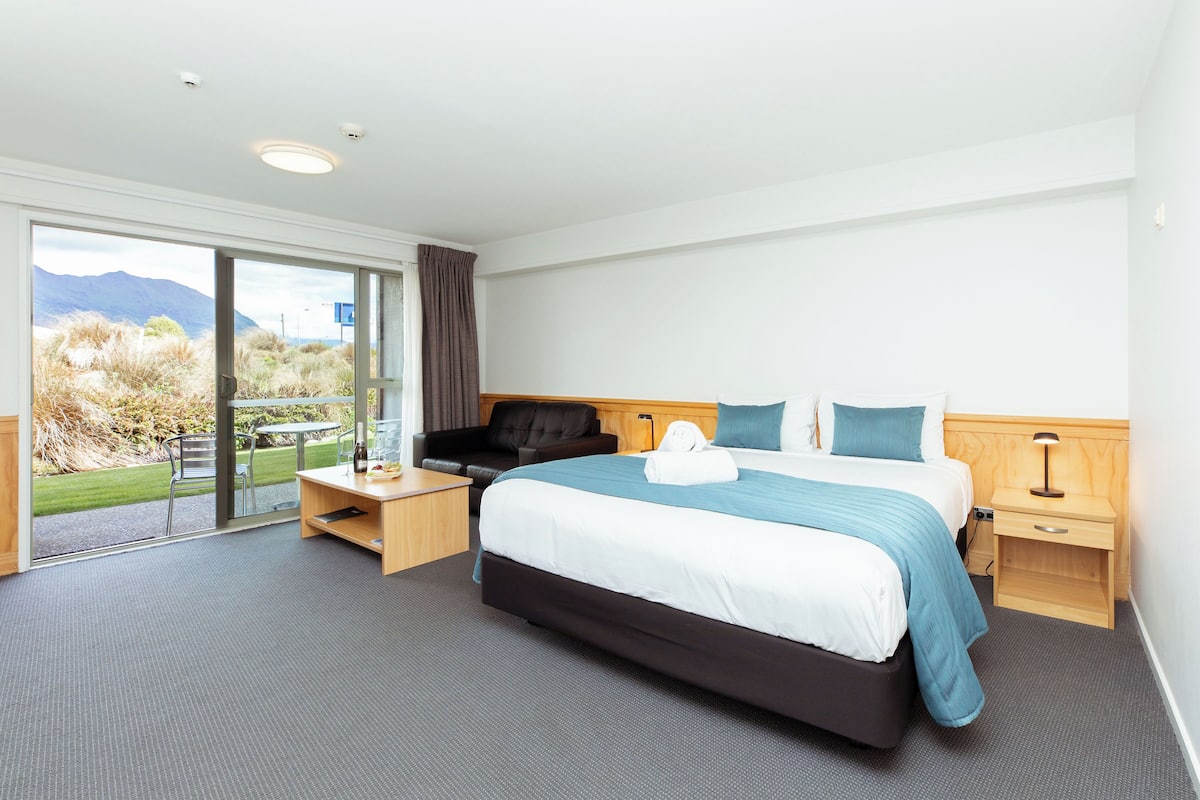 Studio Apartment | 1 bedroom, blackout drapes, soundproofing, iron/ironing board