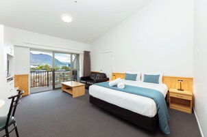 Studio Apartment | Blackout drapes, soundproofing, iron/ironing board, cribs/infant beds