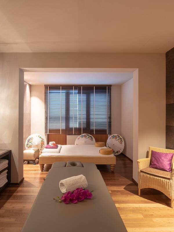 Couples treatment rooms, sauna, steam room, body treatments