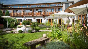 Single Room | 1 bedroom, premium bedding, minibar, in-room safe