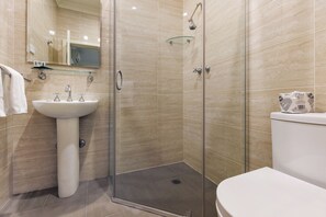 Executive Twin Room | Bathroom