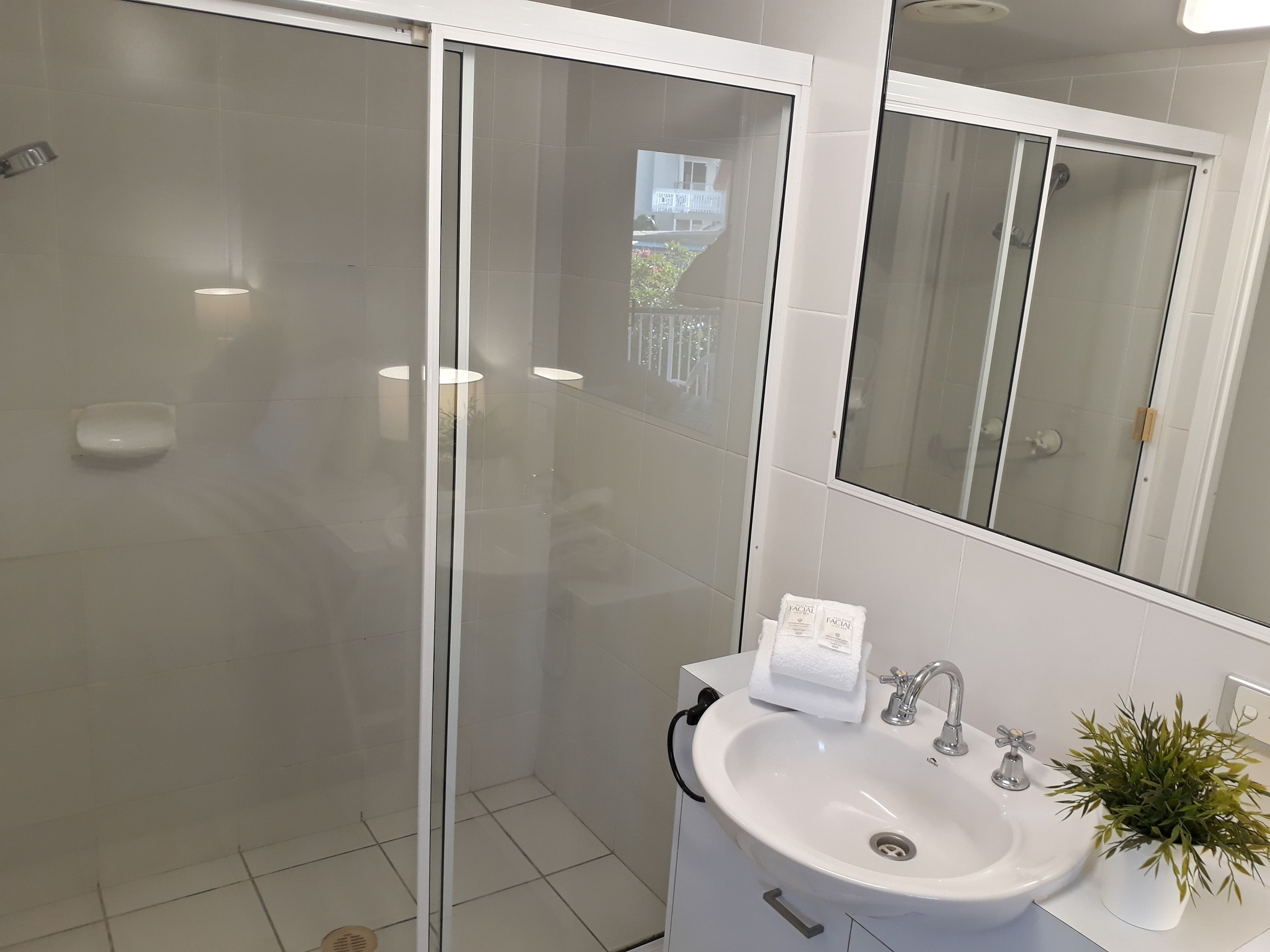 shower, free toiletries, hair dryer, towels