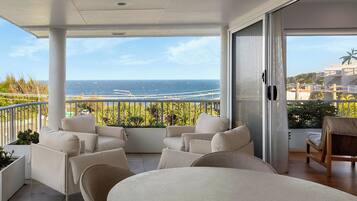 Deluxe Apartment | Terrace/patio