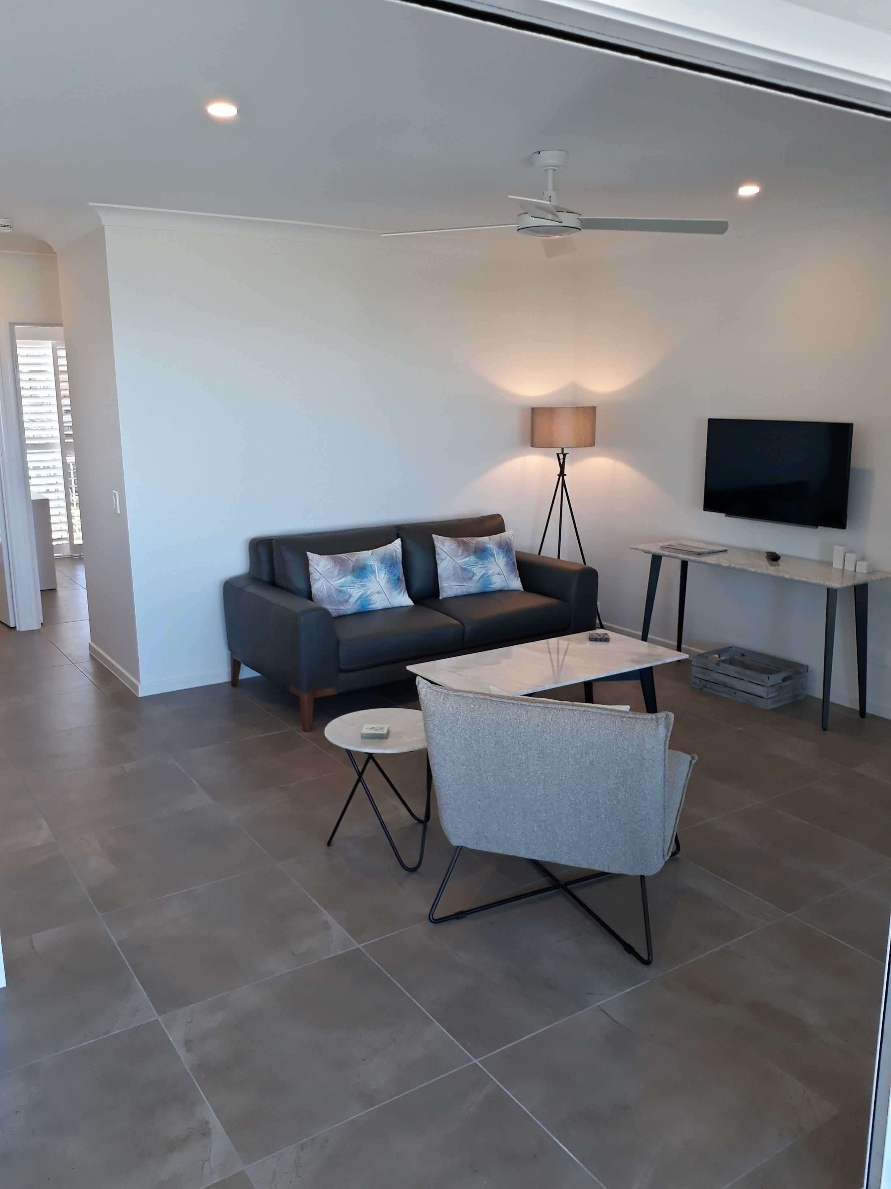 50-inch tv with cable channels, dvd player