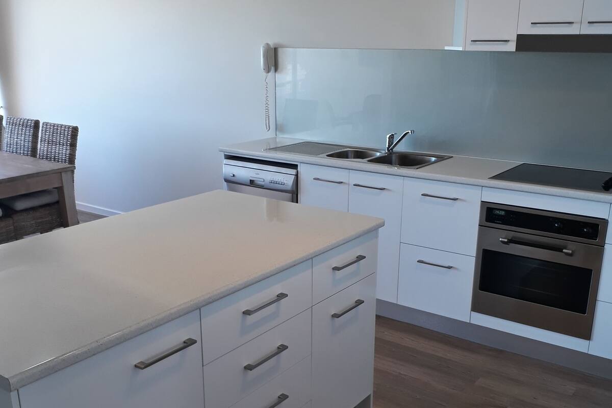 standard apartment, 2 bedrooms, 2 bathrooms, ocean view | private kitchen | full-sized fridge, microwave, oven, stovetop