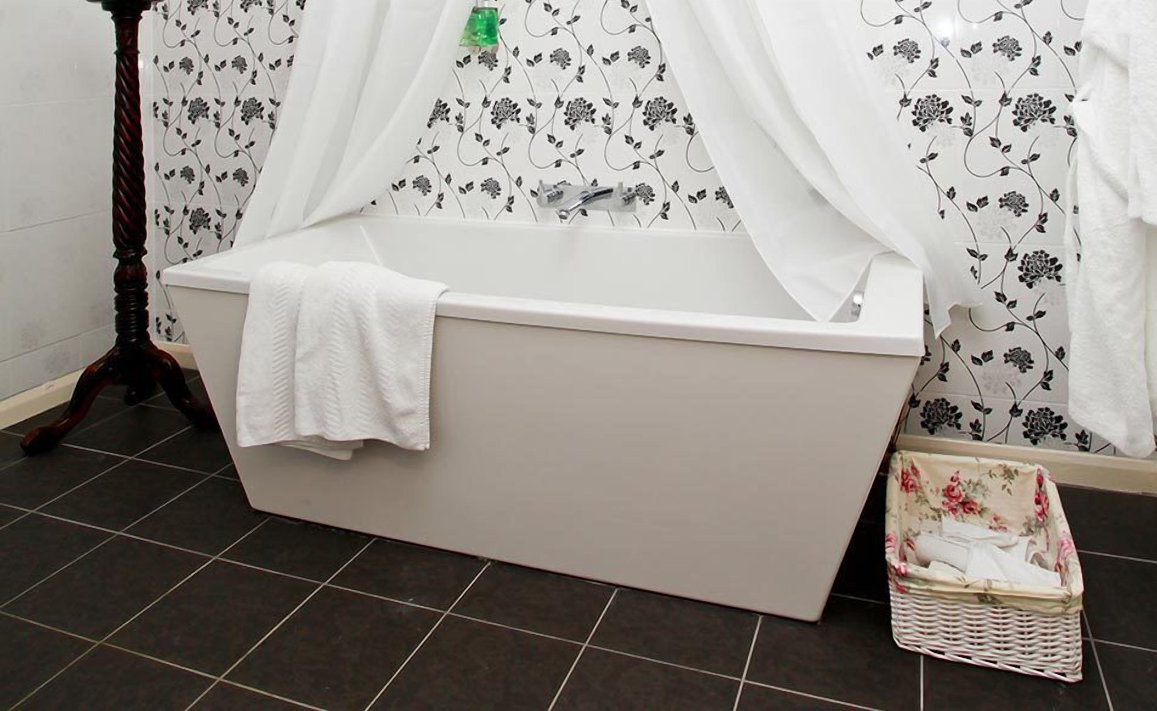 deep-soaking bathtub