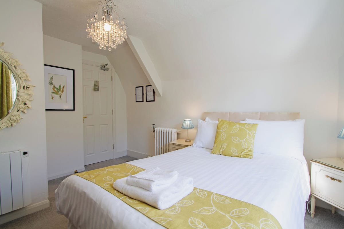 Single Room | Hypo-allergenic bedding available, desk, iron/ironing board (on request)