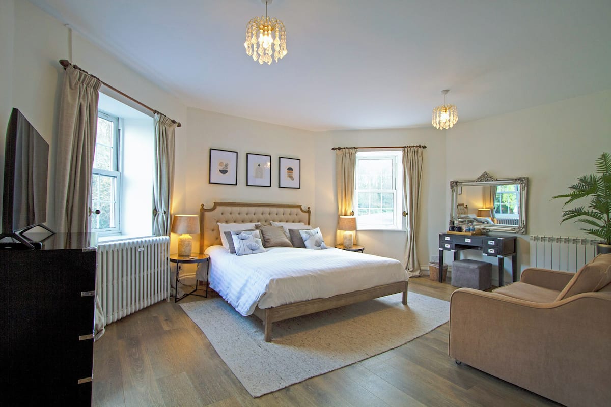 Superior Double Room | Hypo-allergenic bedding available, desk, iron/ironing board (on request)