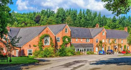 Fox & Hounds Country Hotel