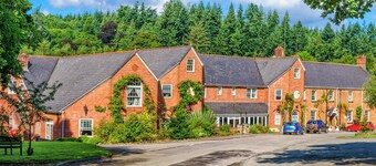 Fox & Hounds Country Hotel
